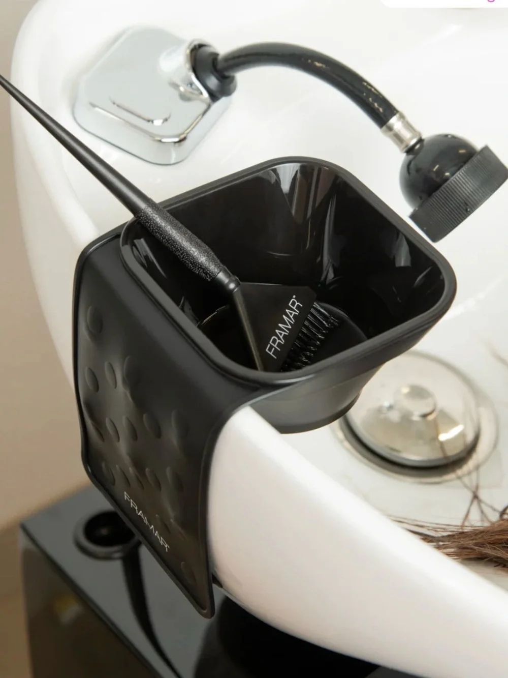 Framar Black Toning Tub with Suction Cup Handle- used once
